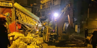 Beyoğlu’nda patlama sonucu yıkılan binanın enkaz kaldırma çalışmaları devam ediyor