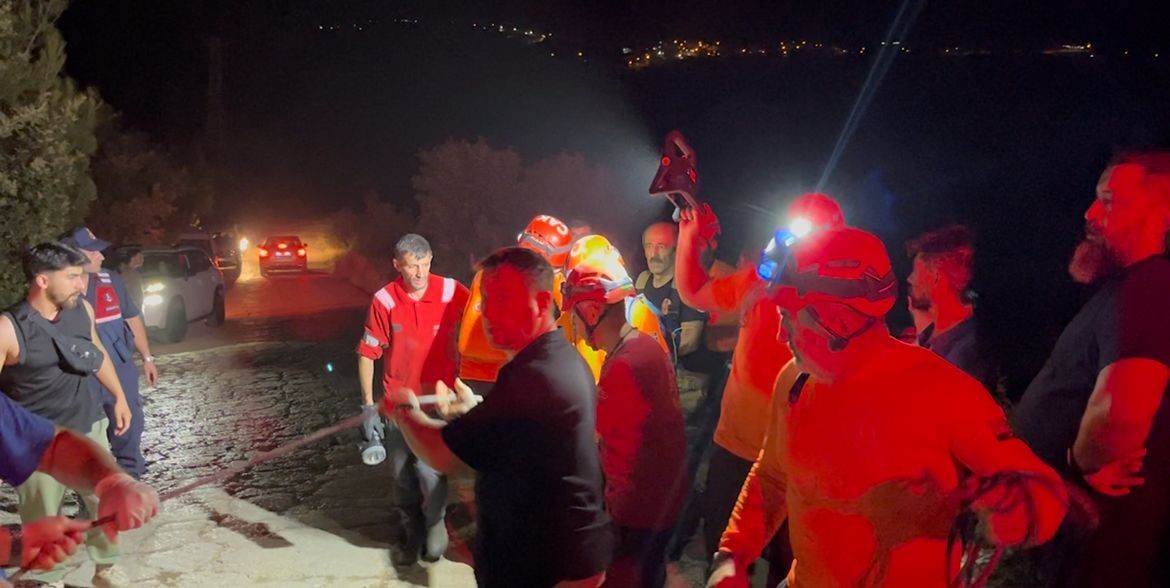 Bursa’daki yangına gönüllü geldiler, uçurumda can verdiler