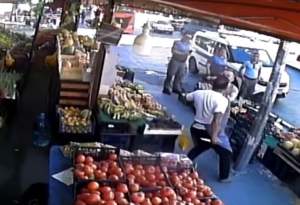 Esenyurt’ta market çalışanı zabıtaya bıçakla saldırdı