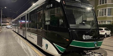 9. tramvay raylara indi, son araç yolda