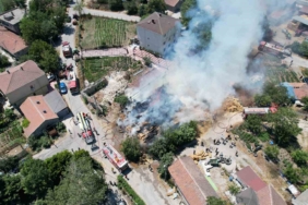 Arnavutköy’de yangın: Çiftçinin biriktirdiği saman balyaları küle döndü