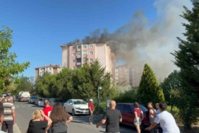 Çorlu’da apartman çatısı alev alev yandı