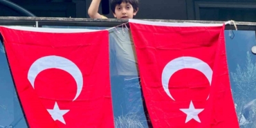 Cumhurbaşkanı Erdoğan’ın bayrak çağrısına İstanbul’dan yanıt