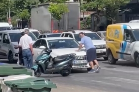 Yol verme tartışmasında aracın önünü kesti, sileceği kırıp cama yumruk attı
