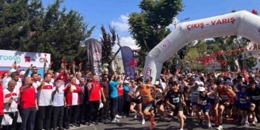 15 Temmuz şehitlerini anmak için Çengelköy 5. Vatan Koşusu’nda koştular