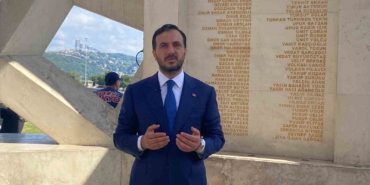 AK Parti İstanbul İl Başkanlığı 15 Temmuz Şehitler Anıtı’nı ziyaret etti