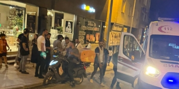 Kontrolden çıkan motorlu bisiklet bir işyerinin duvarına çarptı