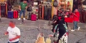 Fatih’te 4 kadın çantaları inceleme bahanesiyle hırsızlık yaptı: O anlar güvenlik kamerasında