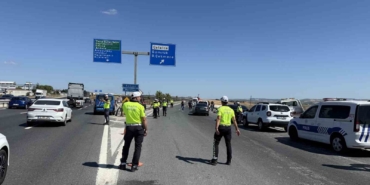Çatalca’da bariyere çarpan araç parçalandı, 1 astsubay hayatını kaybetti