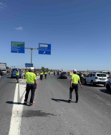 Çatalca’da bariyere çarpan araç parçalandı, 1 astsubay hayatını kaybetti