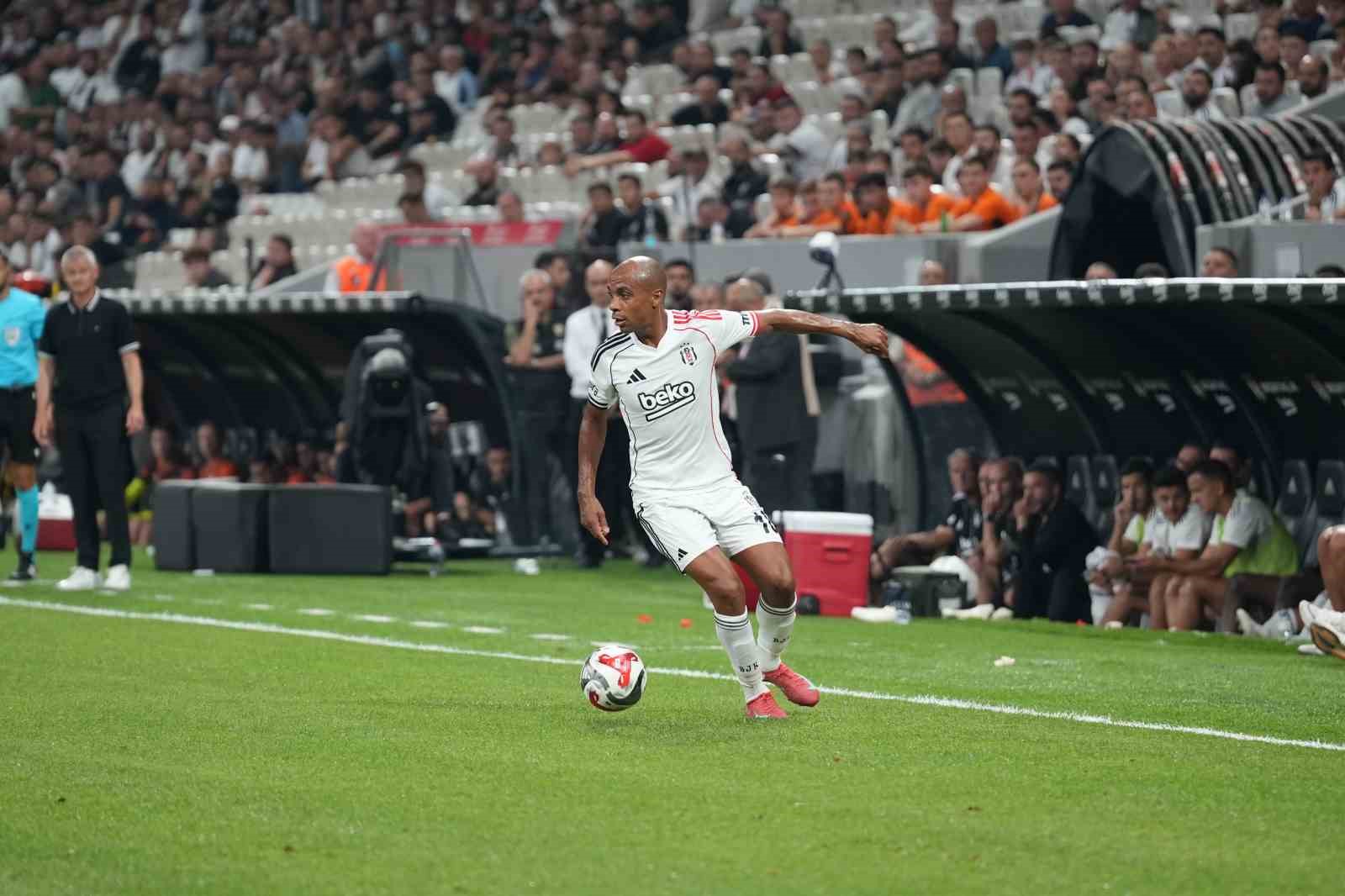 Joao Mario yeni sezona golle başladı