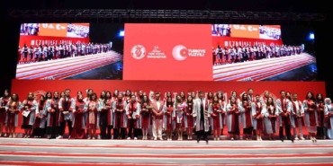 İstanbul Yeni Yüzyıl Üniversitesi’nde mezuniyet coşkusu