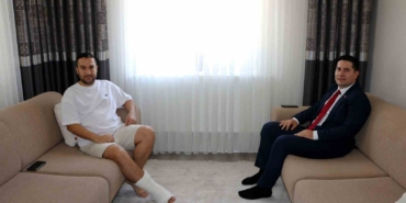 İl Sağlık Müdürü Özdemir, 15 Temmuz gecesi ilk müdahaleyi yaptığı gaziyi ziyaret etti