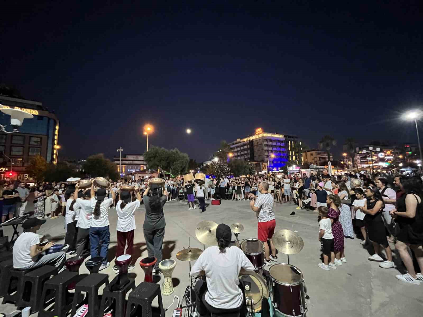 Eğitim, öğretim ve şov bir arada