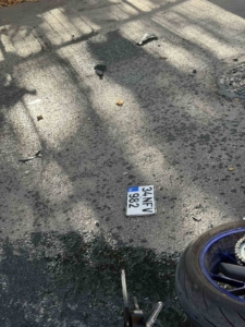 Avcılar’da kaza yapan motosiklet böyle savruldu