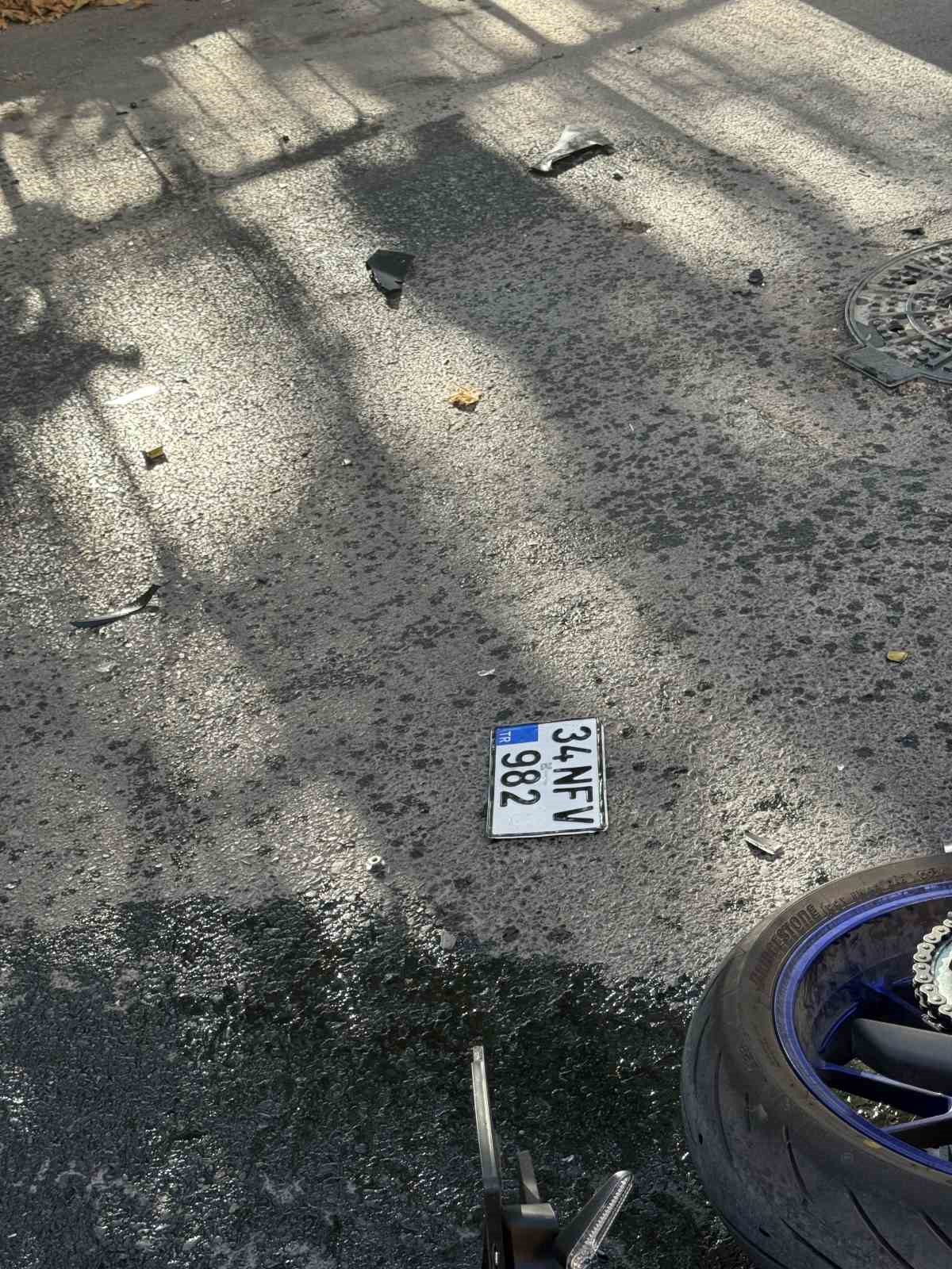 Avcılar’da kaza yapan motosiklet böyle savruldu