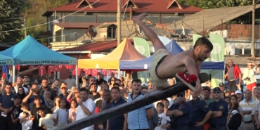 Kırklareli’nde Kabotaj Bayramı coşkusu: Yağlı direk yarışı nefes kesti