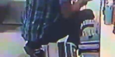 Parfüm hırsızı kamerada