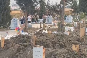 Silivri’de bir mezarlıkta başlayan tartışma kavgaya dönüştü: O anlar kamerada