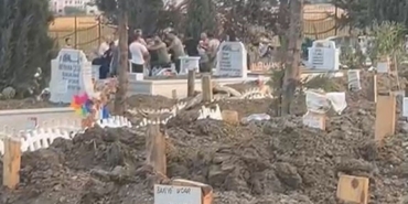 Silivri’de bir mezarlıkta başlayan tartışma kavgaya dönüştü: O anlar kamerada