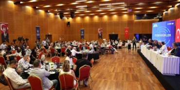 "Gülüp geçiyorum. Kamu ve vatandaşımızın menfaati dışında hiç bir işe imza atmadık. Biz ne yaptığımızı biliyoruz"