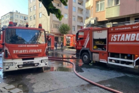 Pendik’te 4 katlı binanın çatısında yangın çıktı