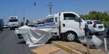 Ayvalık’ta TIR ile kamyonet çarpıştı; 1 kişi yaralandı