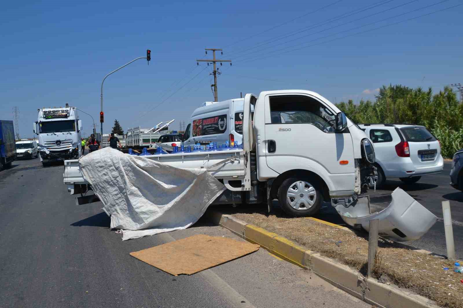 Ayvalık’ta TIR ile kamyonet çarpıştı; 1 kişi yaralandı