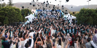 BTÜ’de mezuniyet sevinci ve 15. yıl gururu bir arada