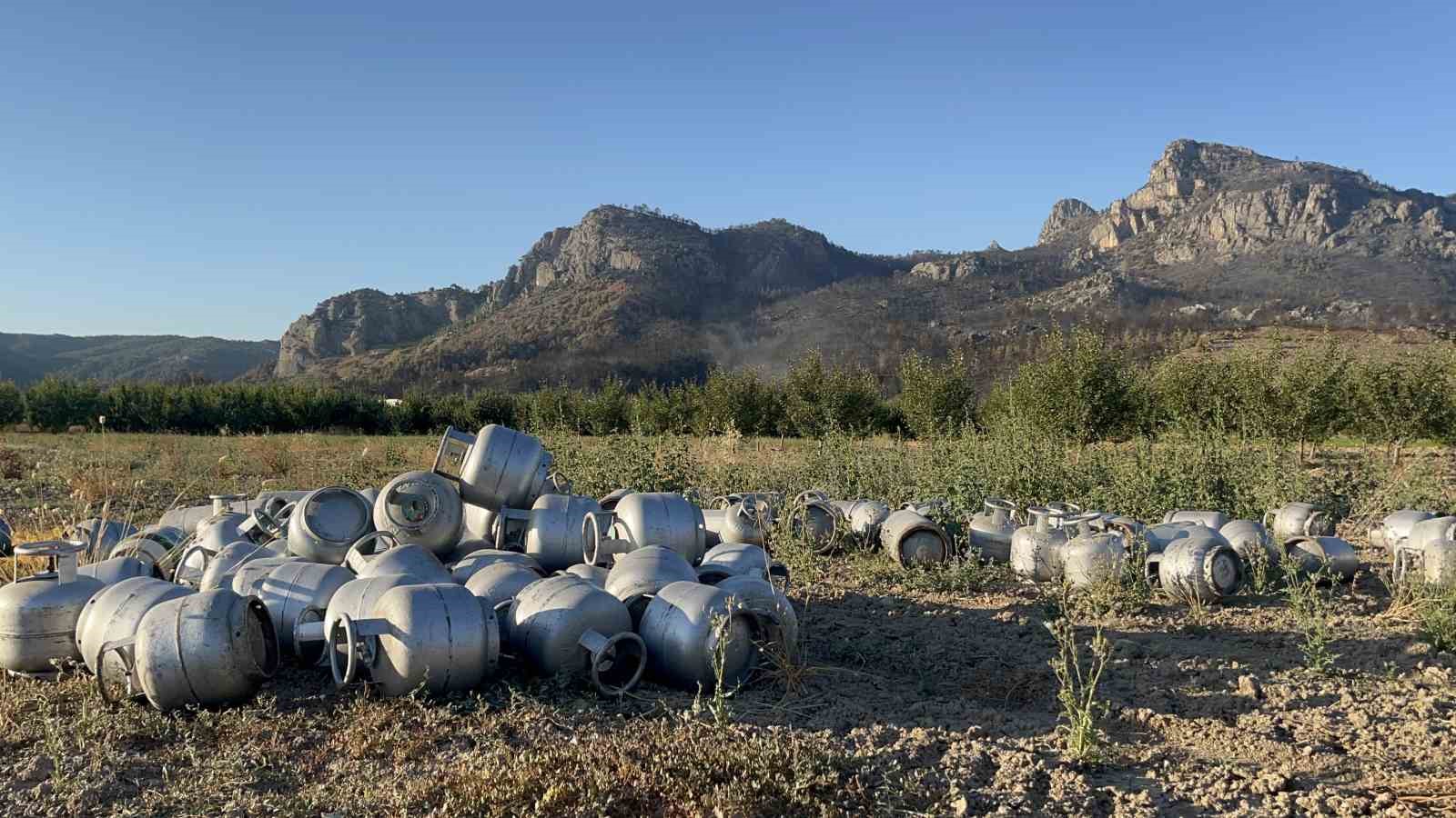 (ÖZEL) Yangından dolayı boşaltılan köyde "Tüp tarlası"