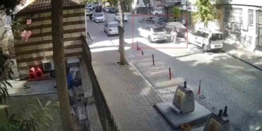 Fatih’te yolda yürüyen genç kadına sözlü tacizde bulunan ve aracıyla ayağını ezen sürücü gözaltına alındı