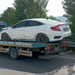 Kontrolden çıkan araç bariyere çarptı: 2’si çocuk 4 yaralı