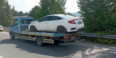 Kontrolden çıkan araç bariyere çarptı: 2’si çocuk 4 yaralı