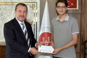 Bilecikli genç ’Umre’ ödülünün sahibi oldu