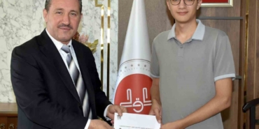 Bilecikli genç ’Umre’ ödülünün sahibi oldu