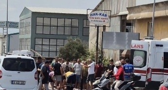 Bandırma’da otomobil ile motorlu bisiklet çarpıştı: 2 yaralı