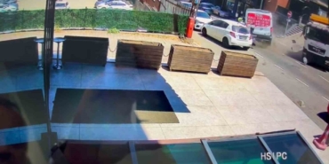 Üsküdar’da feci kaza kamerada: Motosiklet sürücüsünün bacağı koptu