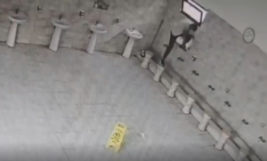 Bağcılar’da bir camiinin musluklarını tekmeleyerek zarar veren şahıs gözaltına alındı