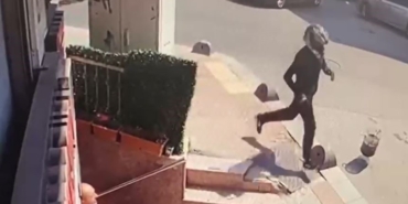 Küçükçekmece’de silahlı saldırıya uğrayan şahıs yaralandı, kasklı şüpheli kaçtı