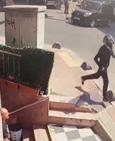 Küçükçekmece’de silahlı saldırıya uğrayan şahıs yaralandı, kasklı şüpheli kaçtı