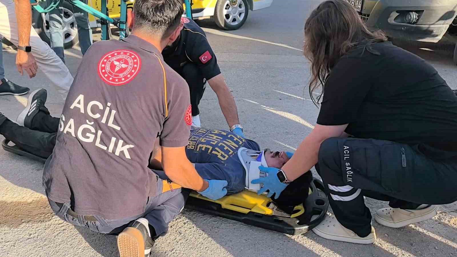 Taksi ile çarpışan motosiklet sürücüsü yaralandı