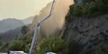 Beton mikseri ve TOMA ile alevlere karşı mücadele