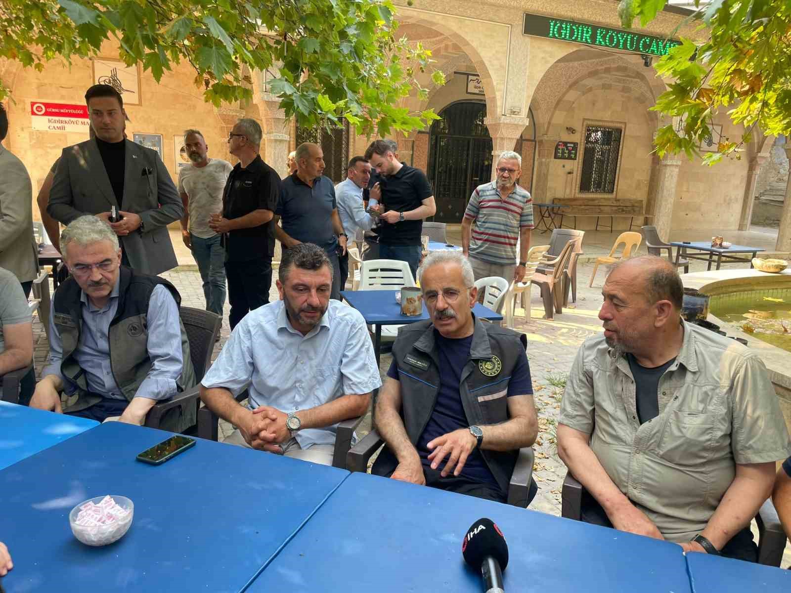 Bakan Uraloğlu, Karahıdır ve İğdir Mahallesi’ni ziyaret etti