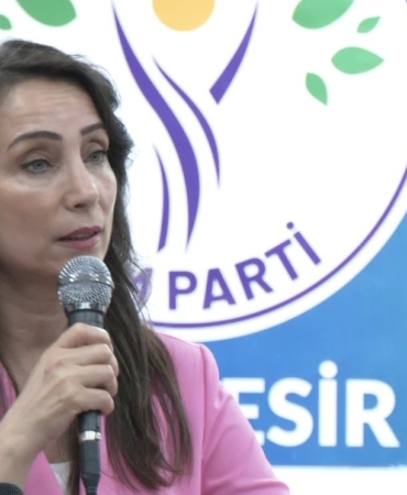 DEM Parti’li Hatimoğulları: "Gelin ikinci yüzyılda Türkiye Cumhuriyeti’ni demokrasiyle buluşturalım, demokratik cumhuriyeti hep beraber inşa edelim"