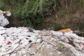 Dere yatağını çöplüğe çevirdiler
