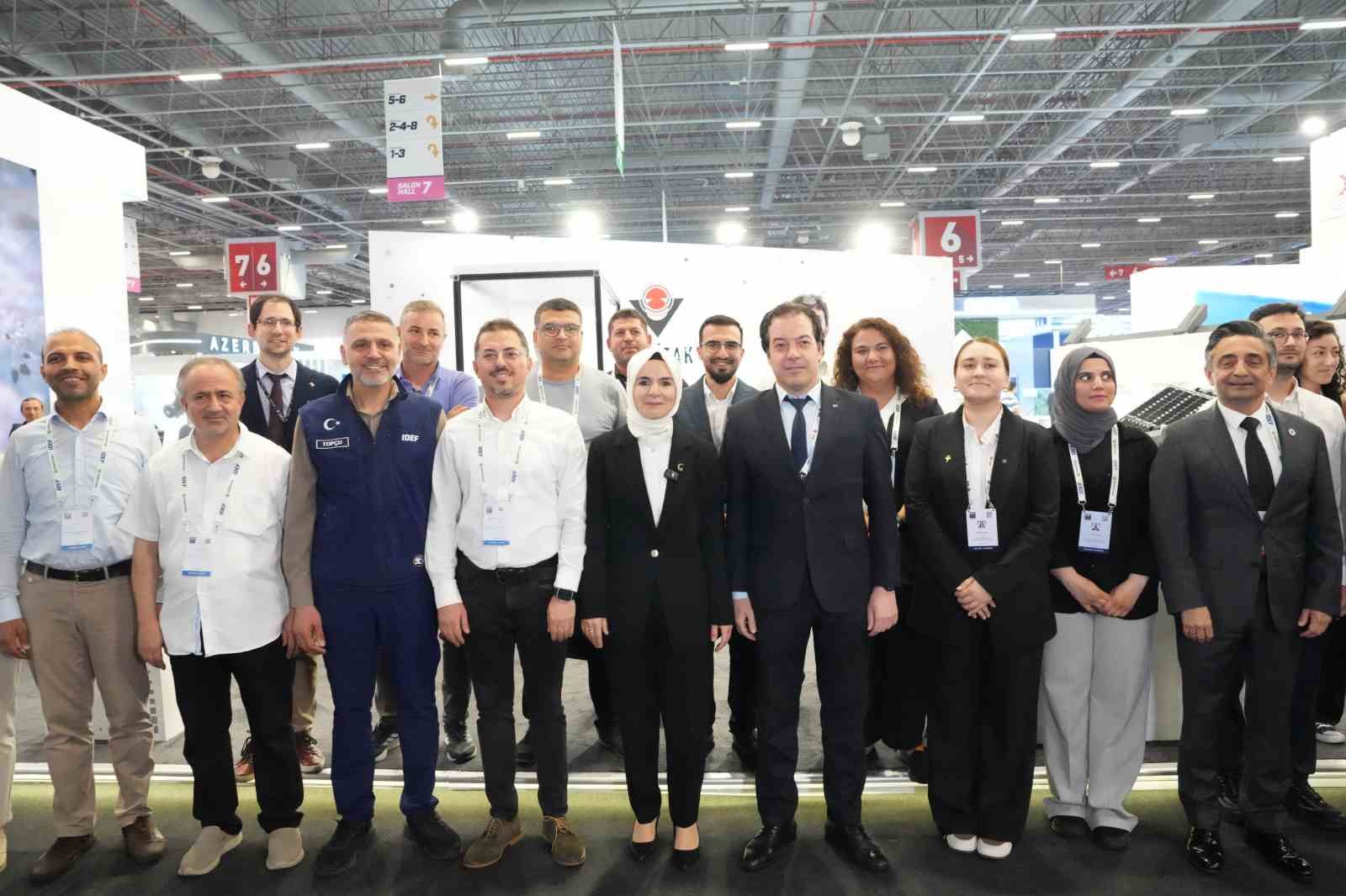 Aile ve Sosyal Hizmetler Bakanı Mahinur Özdemir Göktaş, IDEF 2025’i ziyaret etti