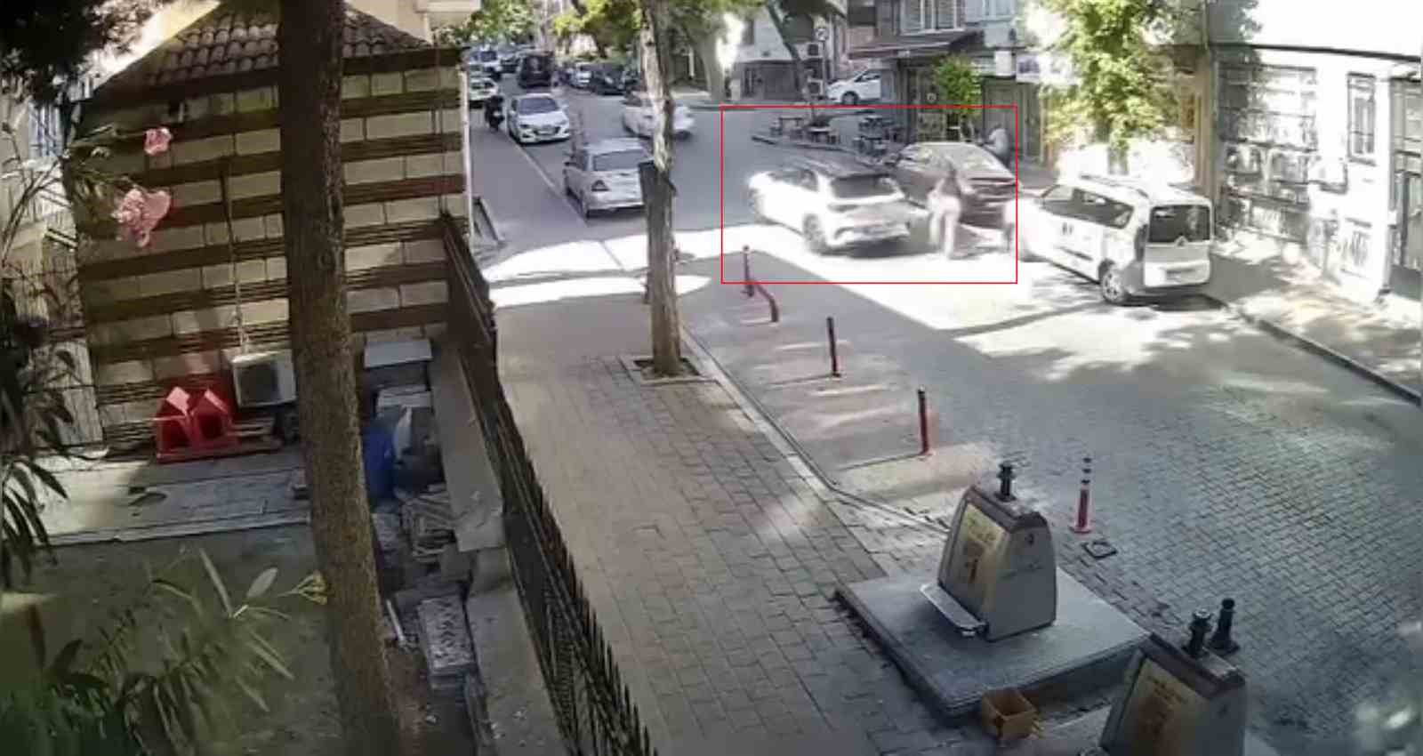 Fatih’te bir sürücü yolda yürüyen genç kadına dehşeti yaşattı: Önce sözlü taciz etti sonra aracıyla ayağının üzerinden geçti