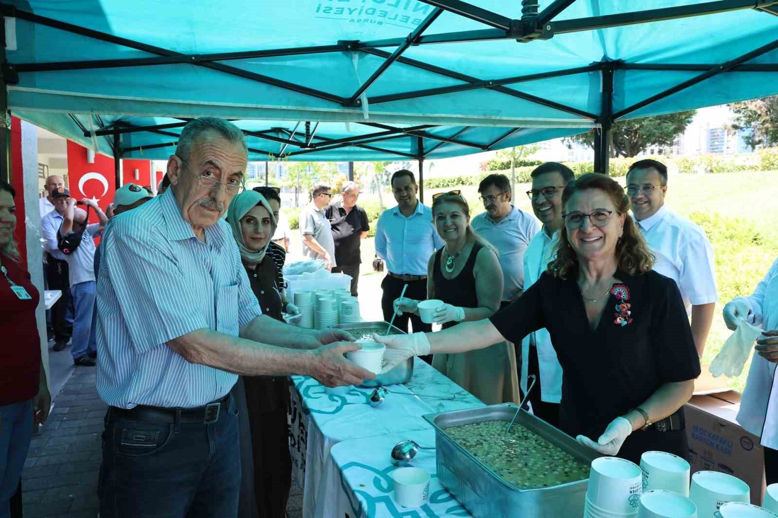 Nilüfer Belediyesi’nden şehit ve gazi yakınlarına aşure ikramı