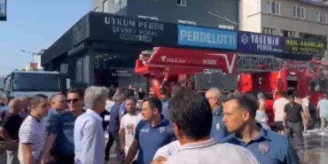 Yangını müdahale eden itfaiye ekiplerine saldırdılar