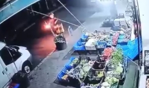 Küçükçekmece’de markete molotoflu saldırı